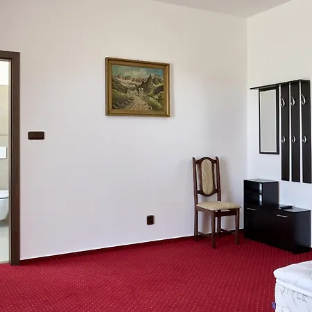 Lovcu Kralovych Hotel *
