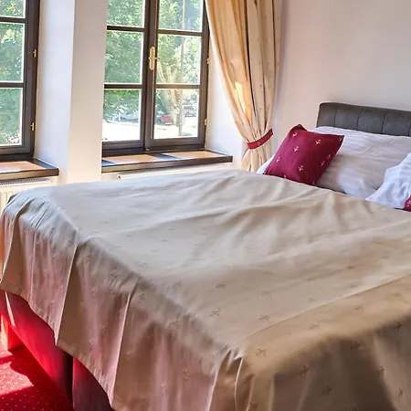 Lovcu Kralovych Отель *