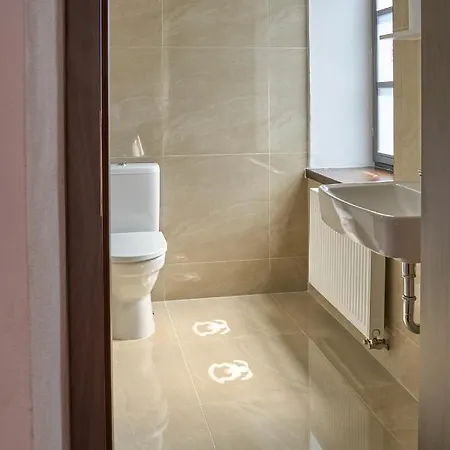Lovcu Kralovych Hotel *