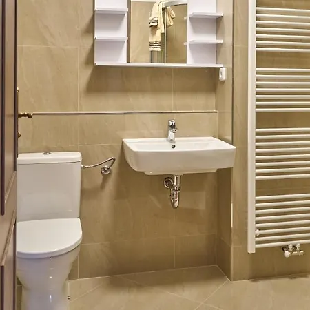 Lovcu Kralovych Hotel *