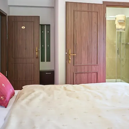 Hotel Lovcu Kralovych *