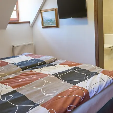 Lovcu Kralovych Hotel *