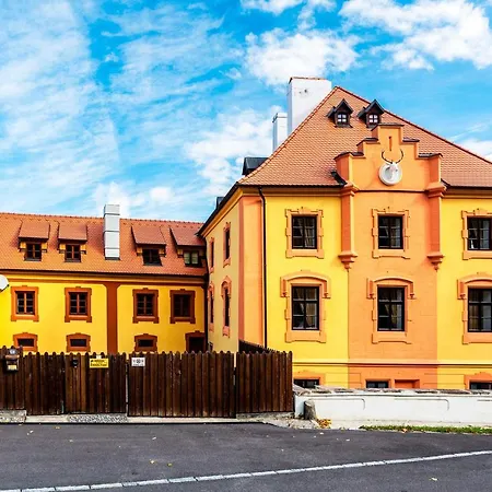 Lovcu Kralovych Hotel *