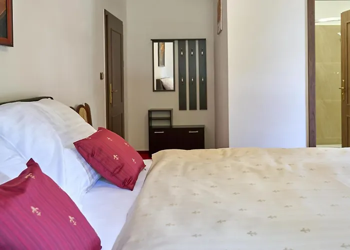 Lovcu Kralovych Hotel