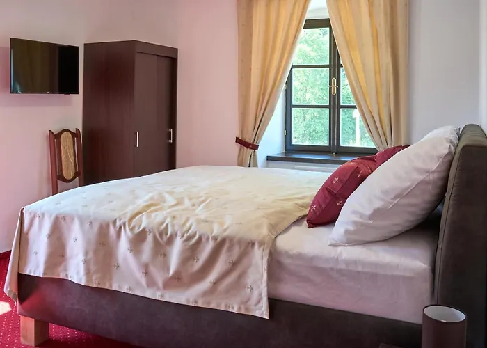 Lovcu Kralovych Hotel