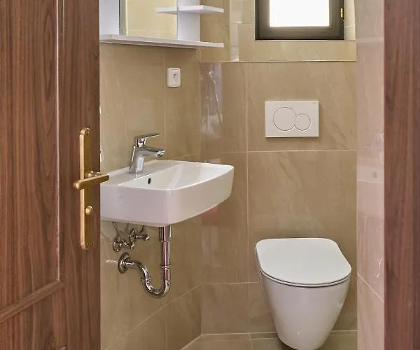 Lovcu Kralovych Hotel