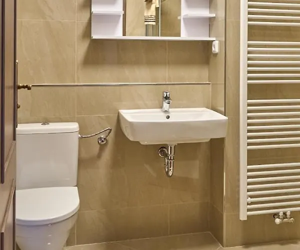 Lovcu Kralovych Otel *