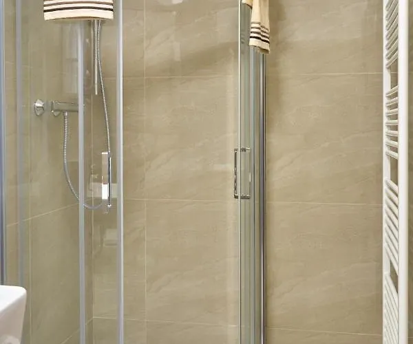 Lovcu Kralovych Hotel