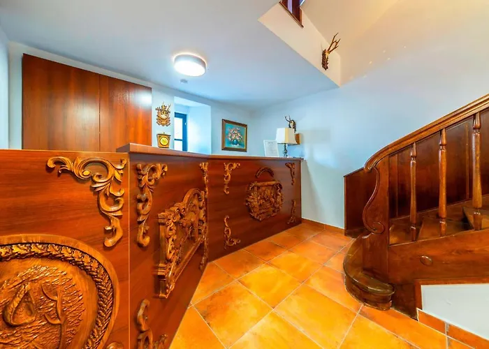 Lovcu Kralovych Hotel *